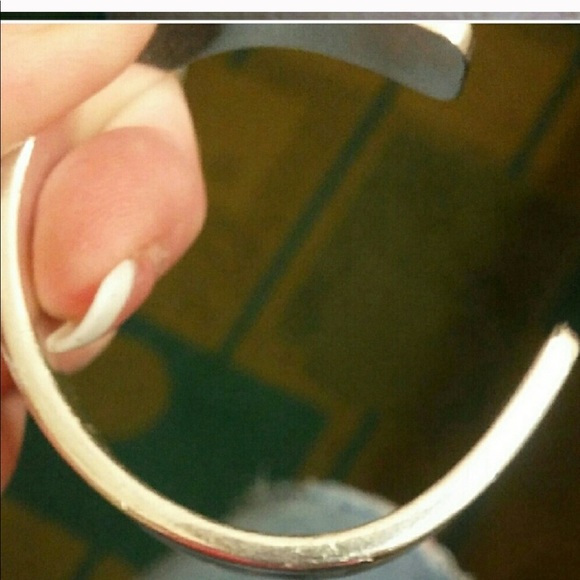 Beautiful EUC T&Co Retired Authentic Medium Cuff - Picture 2 of 3